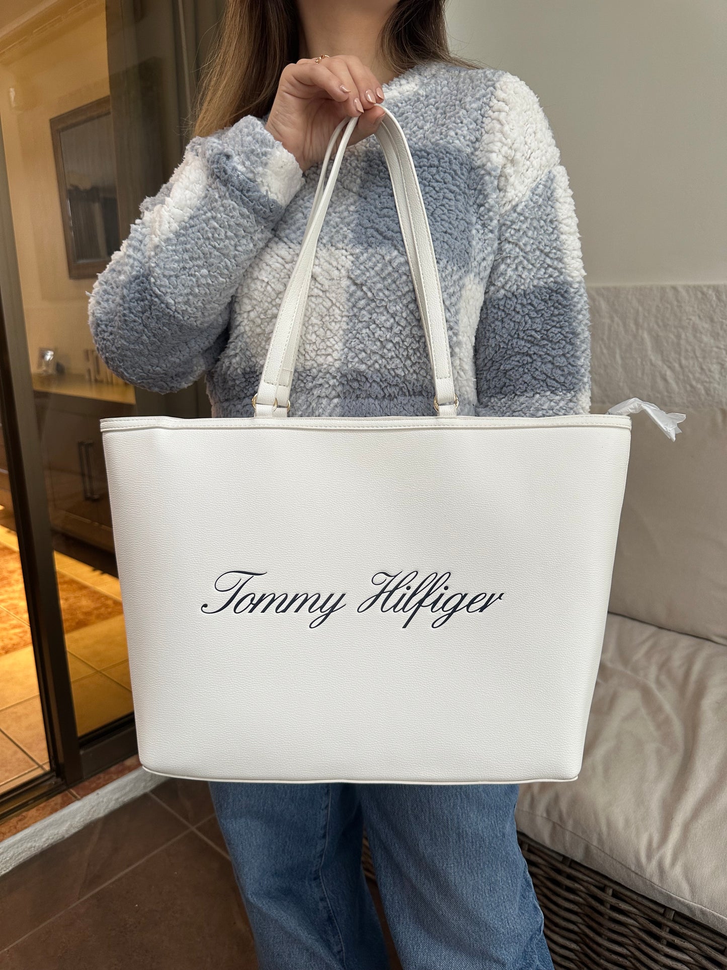 11 Tommy Hilfiger